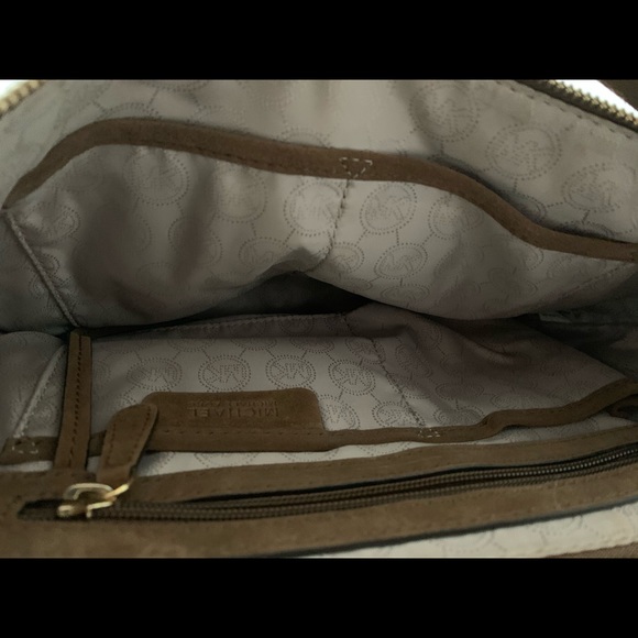 Authentic Michael Kors suede bag - Picture 5 of 5